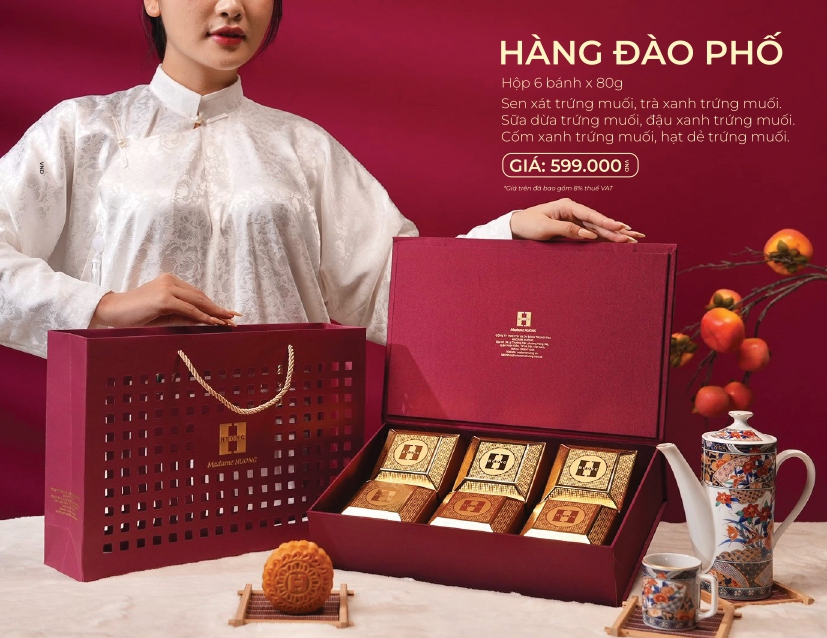 HỘP BÁNH TRUNG THU CAO CẤP MADAME HƯƠNG: Hàng Đào Phố